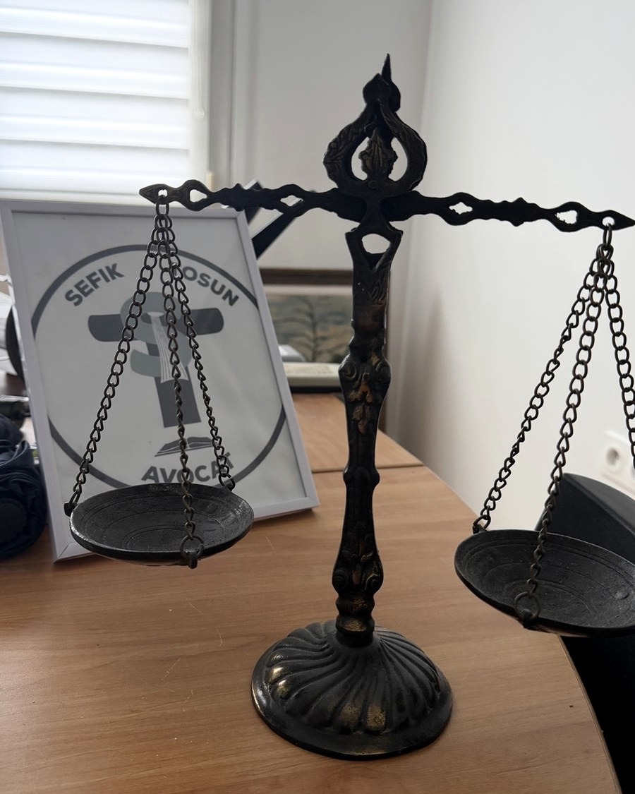 Balance de justice dans le cabinet de Maître Sefik TOSUN
